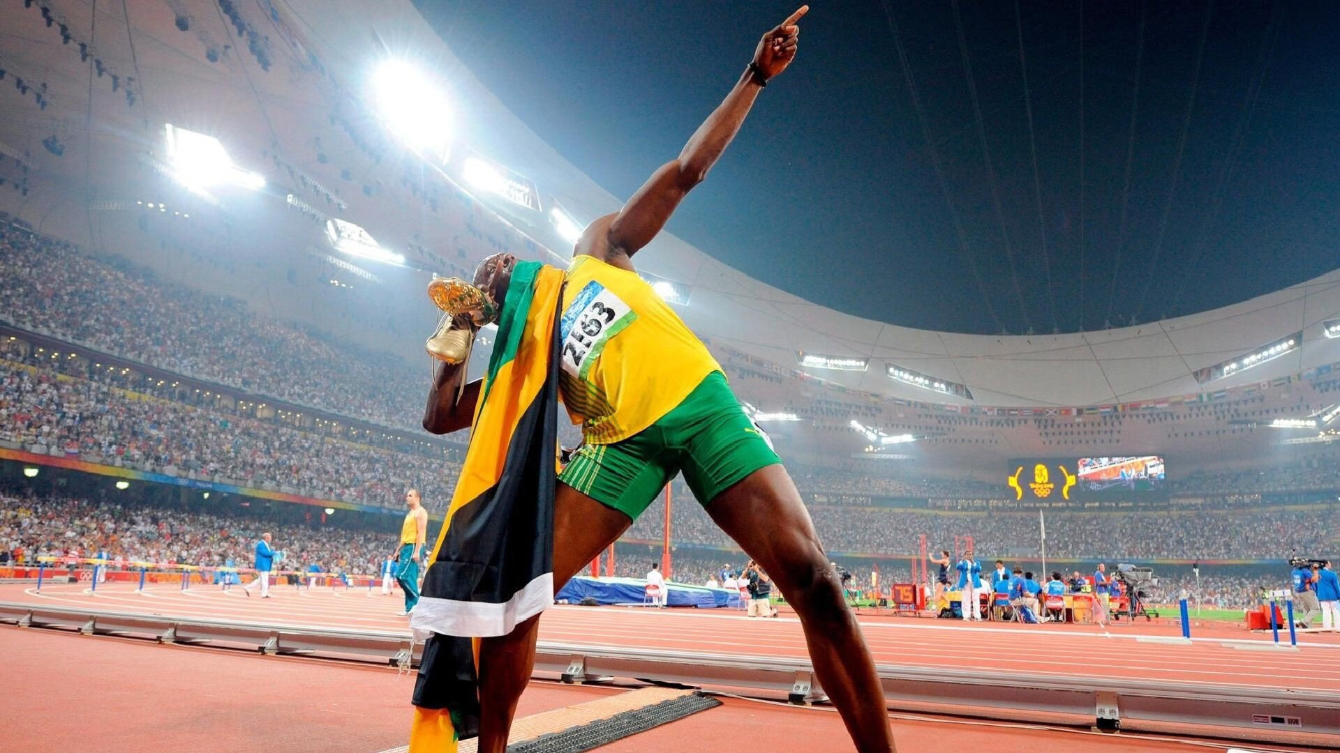 逆袭与突破，日本足球险胜德国，辛杜刷新羽坛纪录