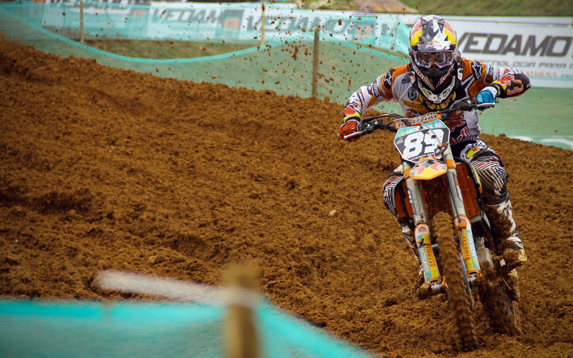 赛道逆袭,红牛车队翻盘索伯,勒克莱尔带队取胜的传奇之战